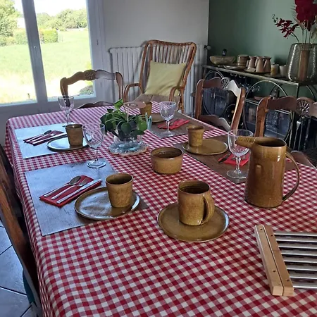 Au Coeur Du Bocage Vendeen Homestay